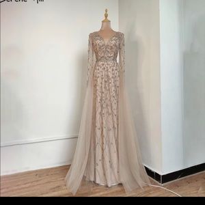 SERENE HILL BEAUTIFUL EVENING GOWN WITH TRAIN ♥️